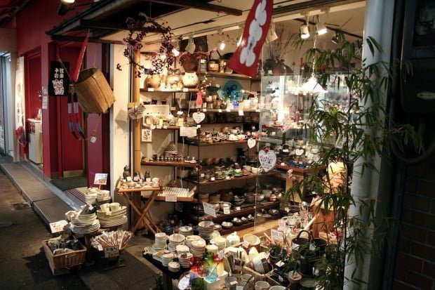 1280px-Japanese_ceramics1-1024x682