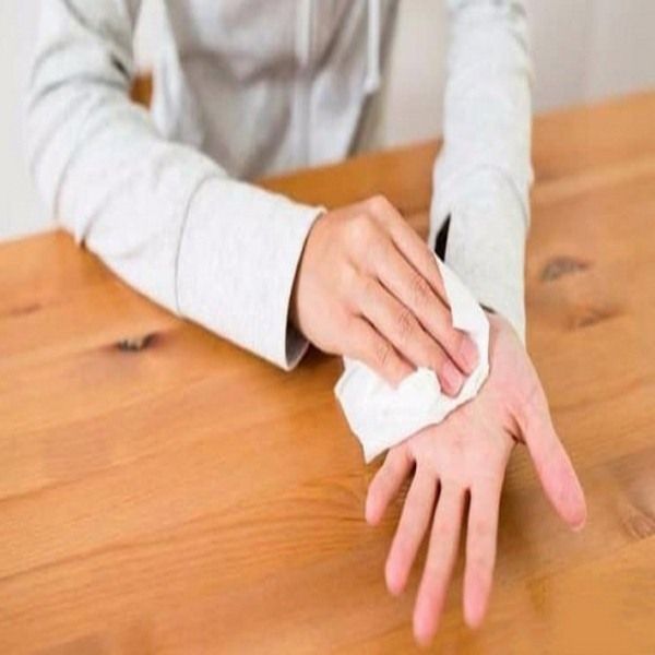 ra_mo_hoi_chan_nhieu_grande Nguyên nhân ra mồ hôi chân, tay nhiều?