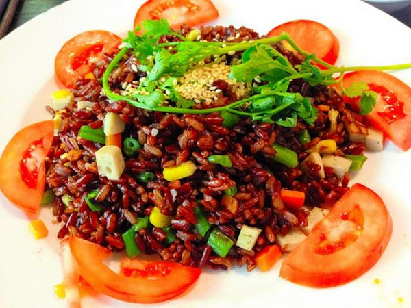 GẠO TRẮNG VÀ GẠO LỨT – LỰA CHỌN NÀO TỐI ƯU NHẤT CHO BẠN?