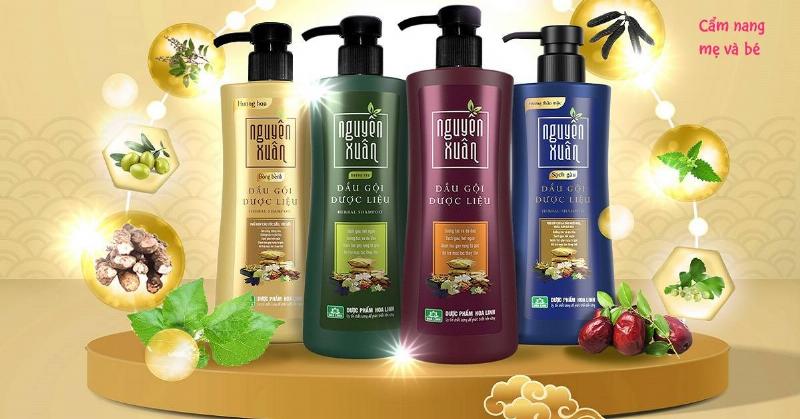 Hình ảnh một phụ nữ đang gội đầu với loại dầu gội trị gàu tốt nhất, tóc sạch và bồng bềnh