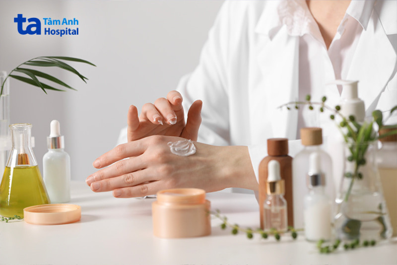 Tham khảo ý kiến bác sĩ trước khi dùng sản phẩm làm trắng da