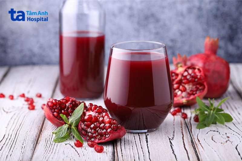 Nước ép lựu hỗ trợ giảm hình thành sắc tố da