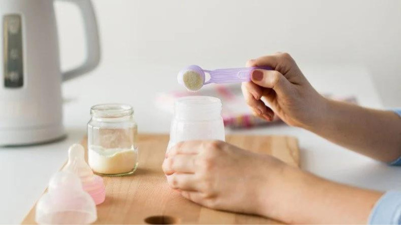 Sữa công thức có thể thay thế sữa mẹ trong quá trình cai sữa